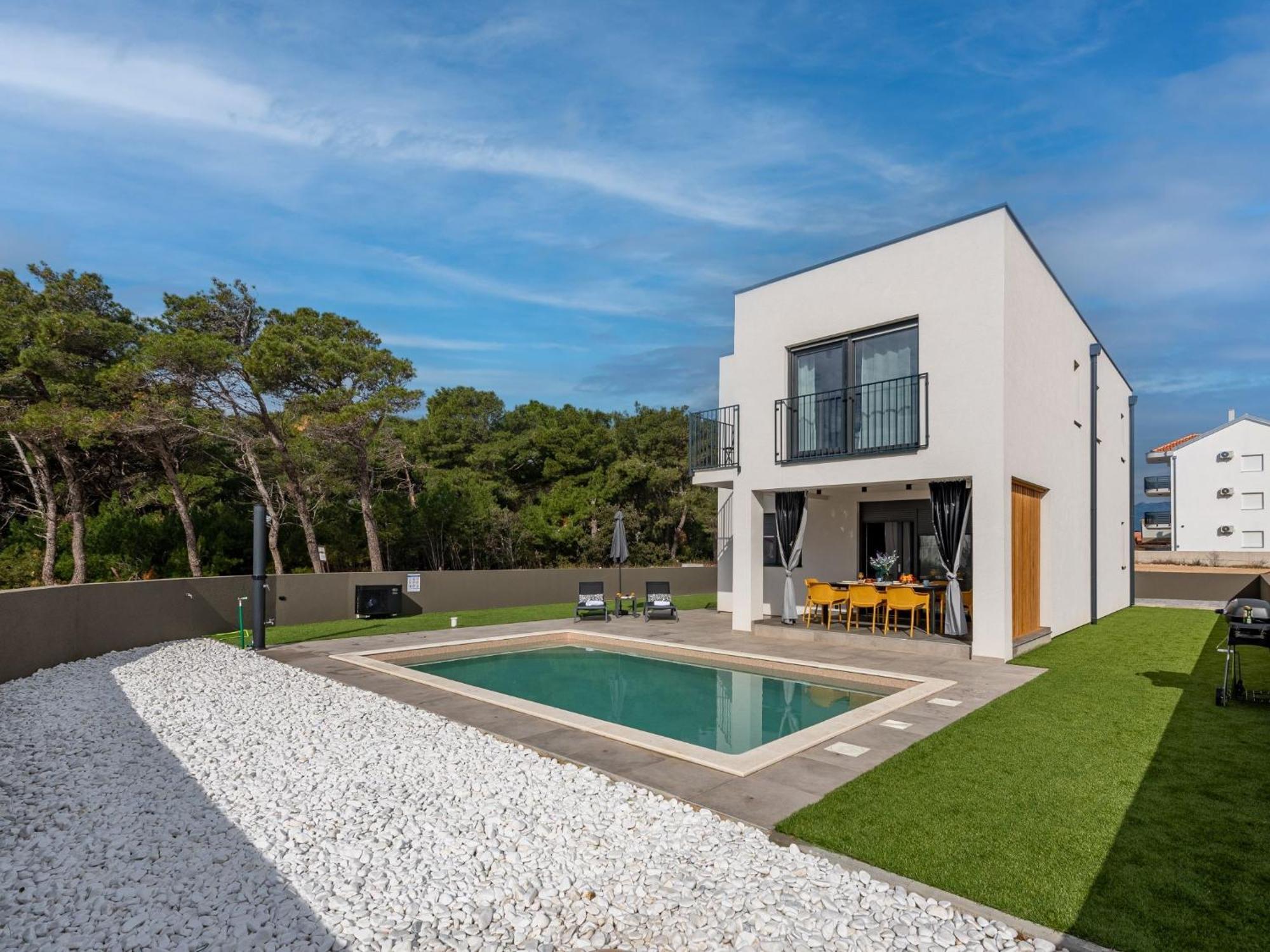 Brand New 'maslina' With Pool