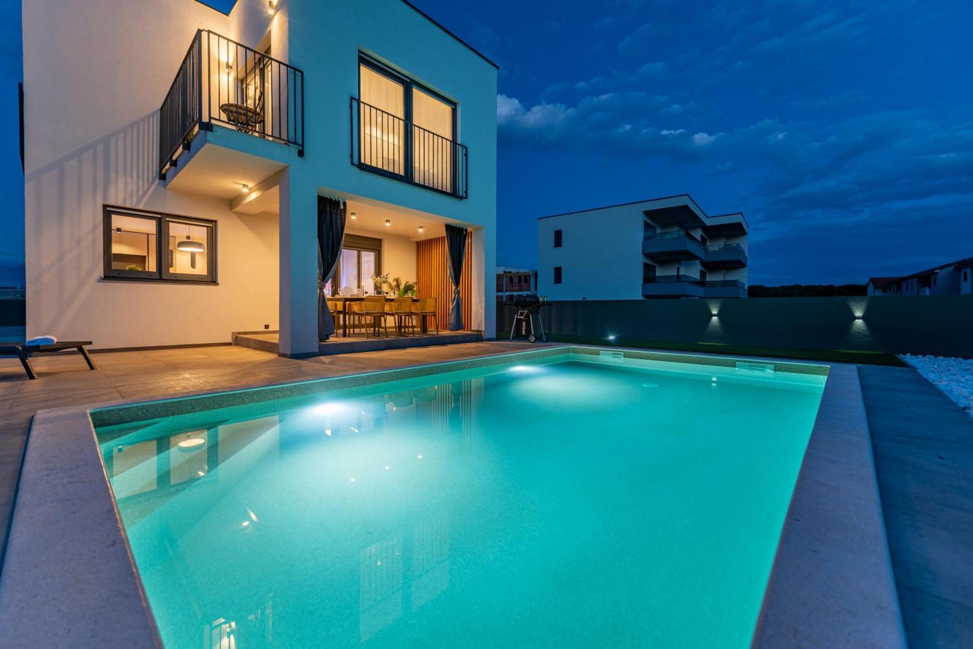 Villa Brand New 'maslina' With Pool Povljana