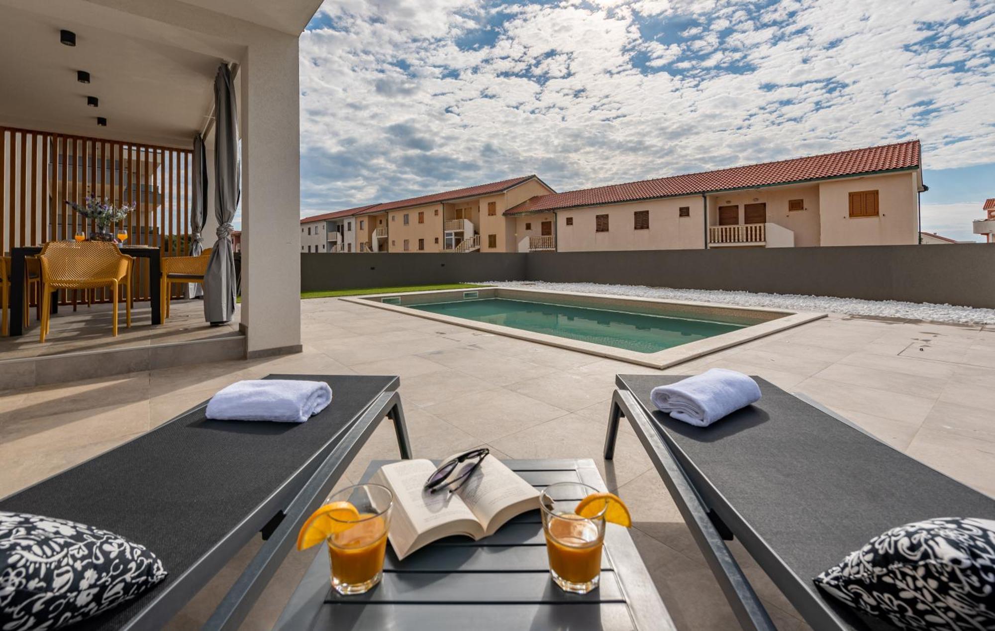 Brand New 'maslina' With Pool Povljana